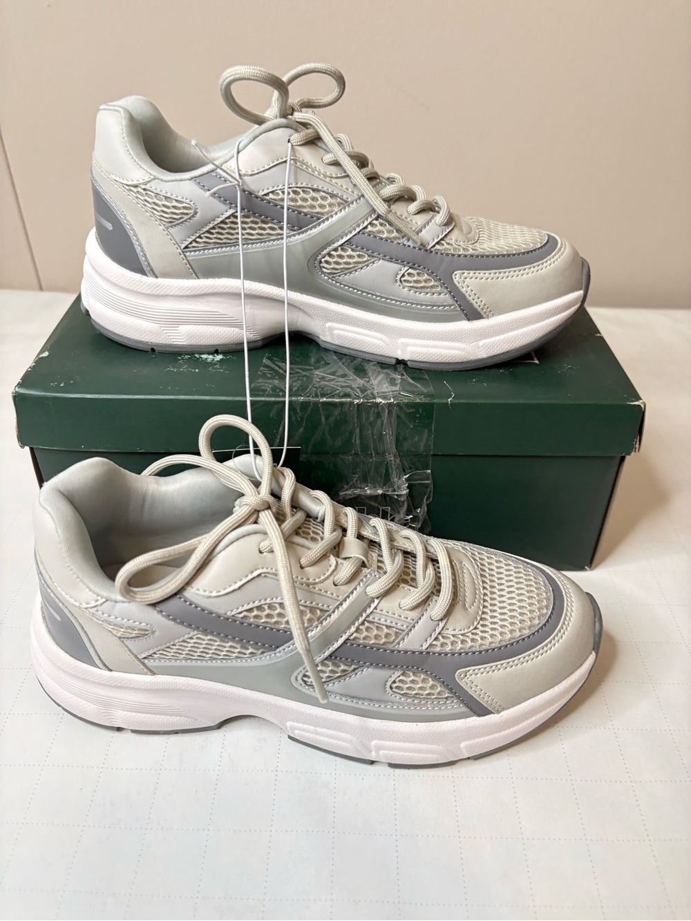 Wild Fable Women's sz 7 Gray Scottie Fashion Sneakers New In Box (36)